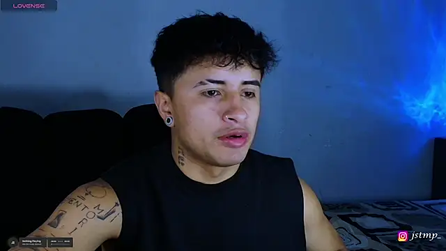 jhon mendoza  online show from November 6, 6:33 pm