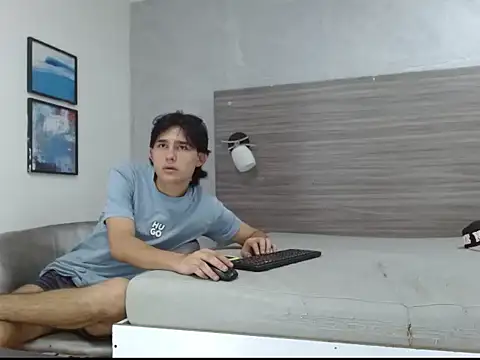 Tom 0001 online show from October 26, 9:39 pm