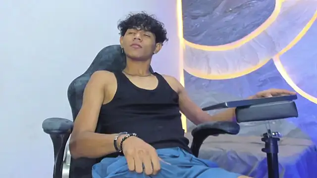 Sex Boy 33  online show from November 15, 6:15 am