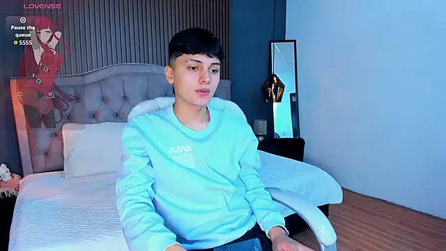 Maxii18  online show from October 28, 1:57 pm