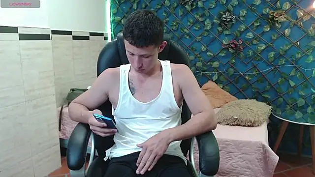 Garuo 18 online show from November 8, 4:26 am