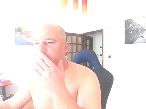 Snapshot of HunMike chatting on November 23, 7:08 am HunMike online show from November 23, 7:08 am