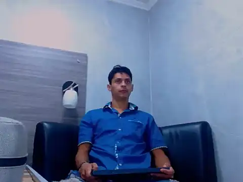 wiltom  online show from November 18, 3:43 am