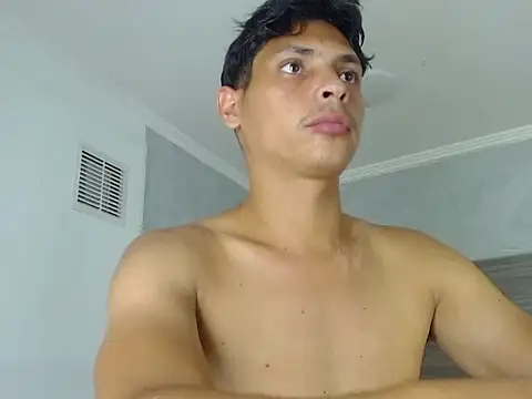 wiltom  online show from November 13, 4:39 am