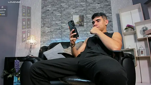 zack joness18 online show from May 31, 5:19 am