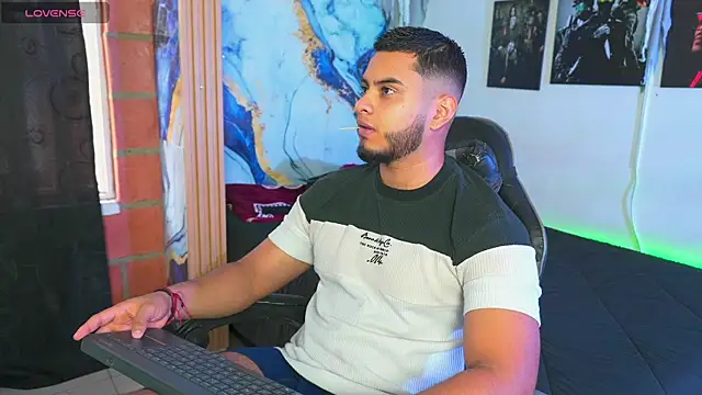 Tiler wolker online show from November 9, 8:35 pm