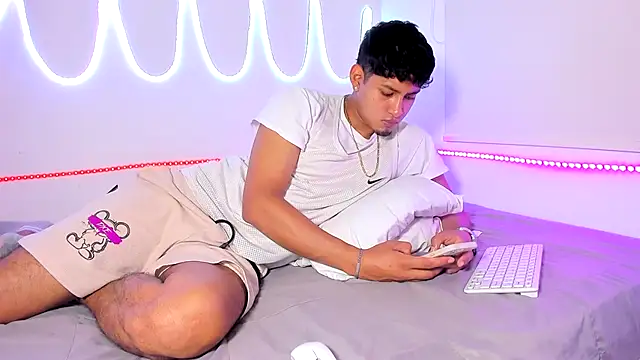 Dominic King online show from November 22, 11:15 pm