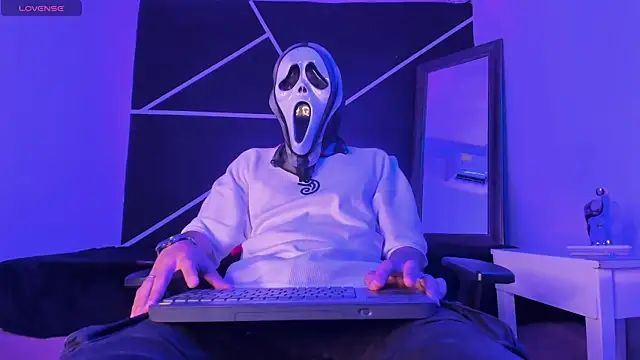 LIAM STONNE  online show from October 31, 8:12 pm