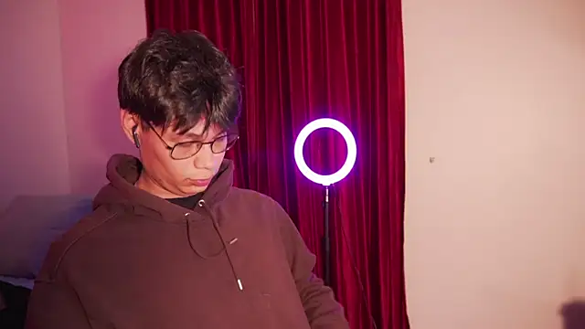 estmonnn online show from April 7, 12:32 am