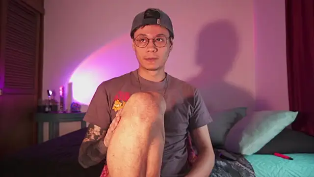 estmonnn online show from March 3, 11:55 pm