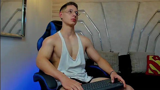 MAXTHOMSON online show from February 5, 6:42 am