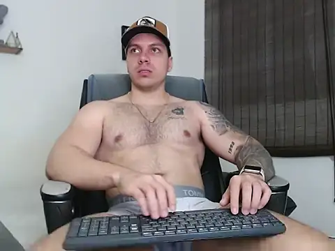 Noah Swagger  online show from December 18, 10:33 am