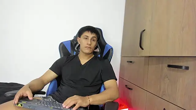 dorman boy online show from December 3, 3:01 am