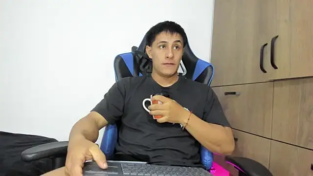 dorman boy online show from November 28, 3:53 am