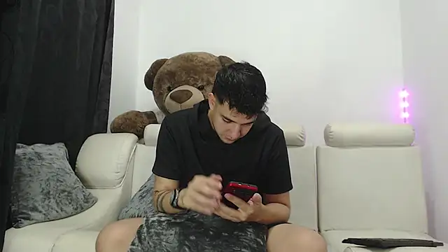 Theo Lightwood online show from November 9, 6:45 pm