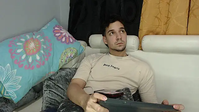 Theo Lightwood online show from November 16, 11:45 am