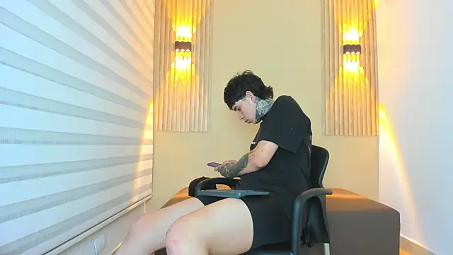 DANTE ARMSTRONG online show from November 11, 4:06 am