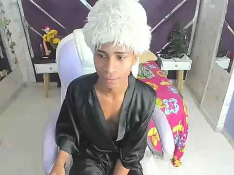 Santy bigcock 01 online show from November 19, 1:22 pm