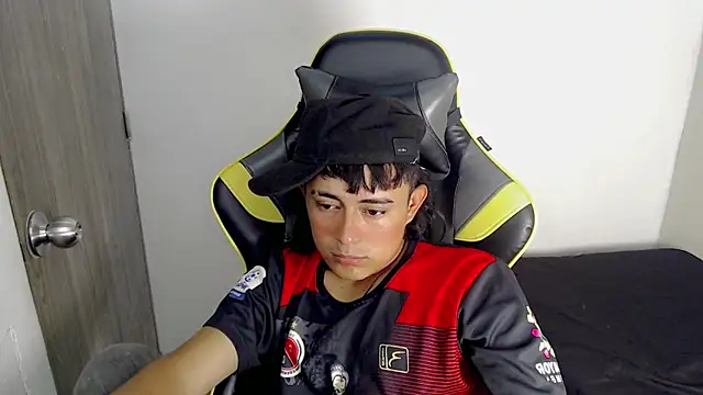 Tatann 18 online show from November 28, 8:55 pm