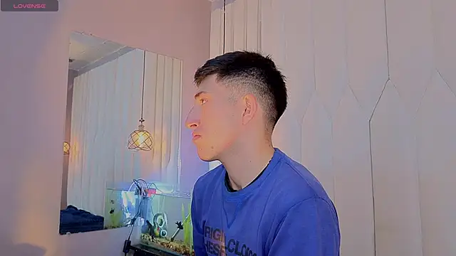 Un Sluttyy online show from April 17, 11:46 am