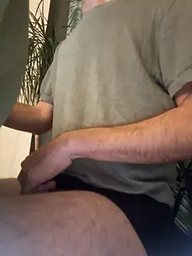 CuteDaddy92 online show from April 18, 11:37 pm