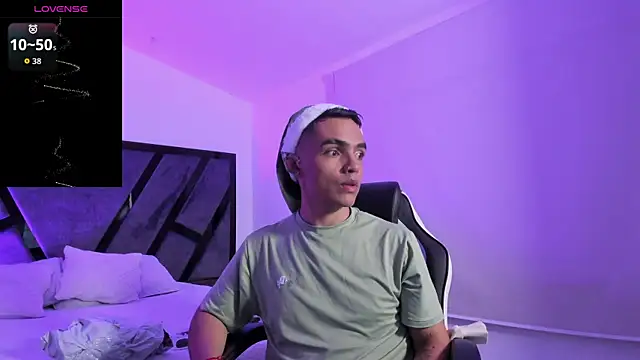 NicoKingg  online show from December 16, 4:19 am