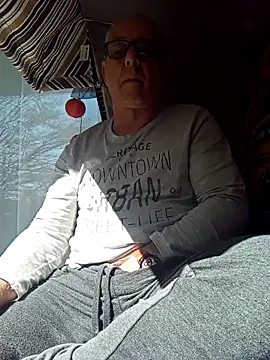 andy-1961 online show from April 9, 10:10 am