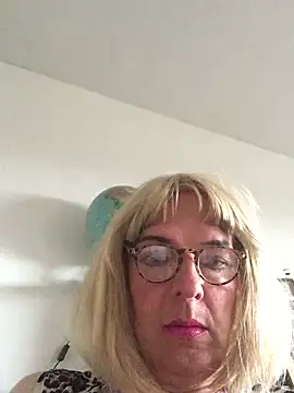 simone xdressing online show from July 12, 6:54 pm