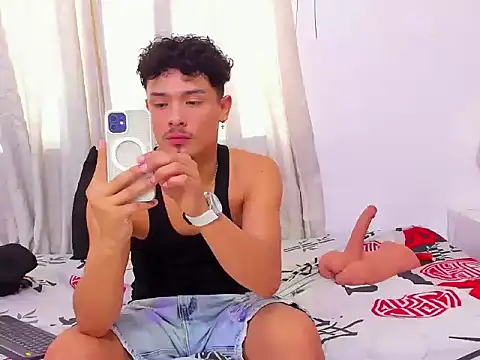 Oliver Latinhotboy online show from November 13, 8:13 pm