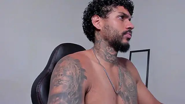 LuigiVitale 1 online show from March 20, 1:31 am