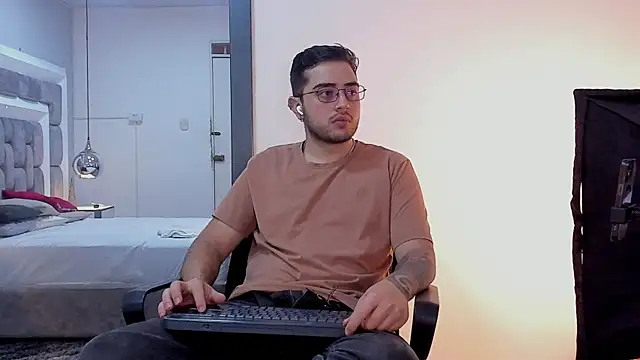 Ethan Greys online show from December 22, 5:04 am