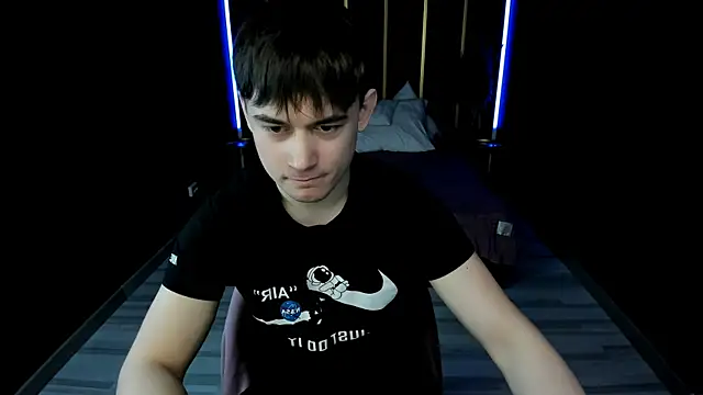 AlejandroEllias online show from April 5, 1:03 am