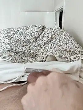 berkkderlerr online show from April 9, 9:59 am