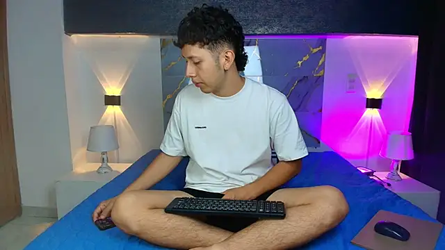 Abeel Ordaz online show from November 28, 7:49 pm