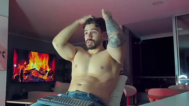 Valenthino Salvatore online show from February 11, 5:01 am