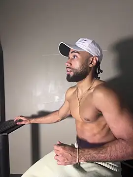 Luca Fuego online show from December 3, 3:45 am