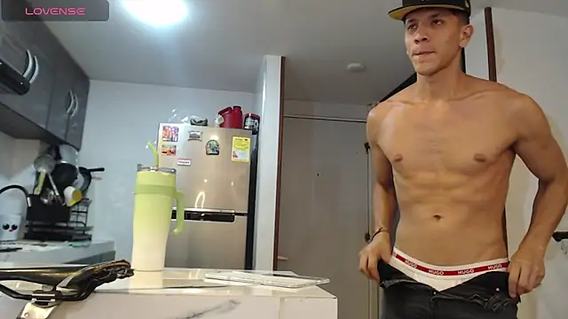 soyleonardo1 online show from May 25, 3:13 am