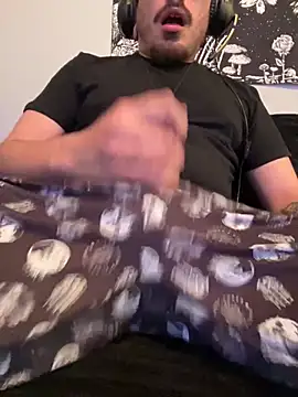 TailsluvsRouge online show from April 14, 1:38 am