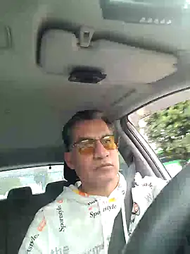 ChrisFloresP online show from June 6, 5:52 pm