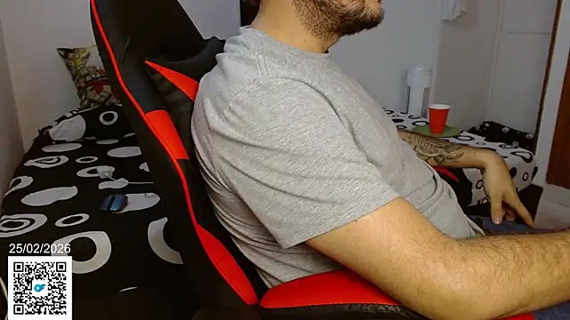 holegape online show from February 25, 8:32 pm