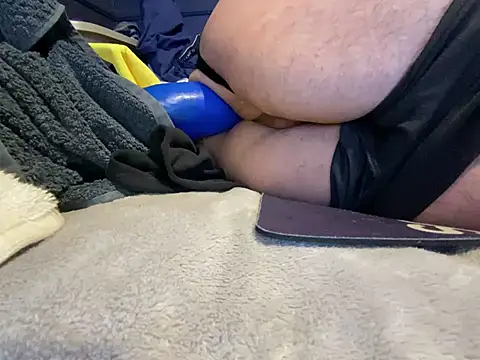 xxxenzo1 online show from January 4, 5:05 pm