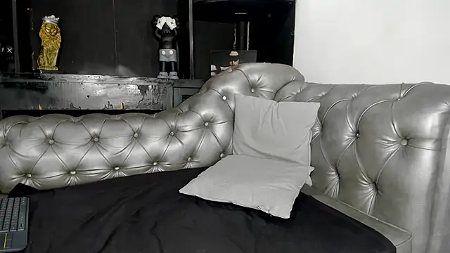 Isaac Collins  online show from December 19, 8:39 pm