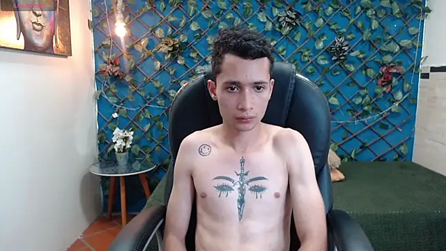 LucassSmith11 online show from December 13, 7:53 pm