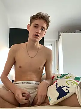 leo twinkx online show from December 15, 8:33 am