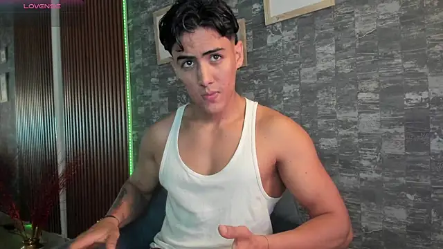 Tayler Cross online show from January 13, 7:07 pm