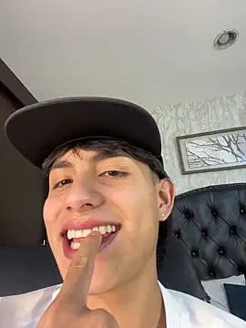 Lander Cruz online show from December 16, 8:38 pm