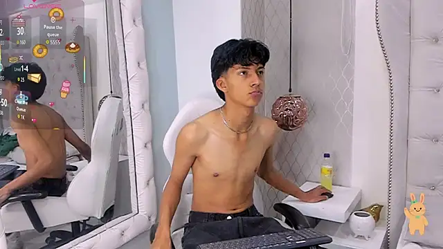 Valentino Lux online show from December 15, 7:00 pm