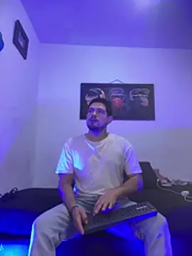 williamsmiiths16 online show from July 9, 12:09 pm