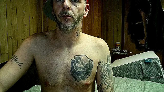 8point5guy online show from December 17, 5:58 am