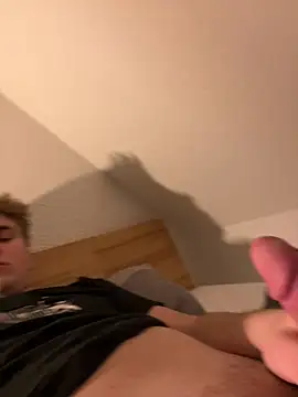 hannes256102 online show from May 17, 2:52 am